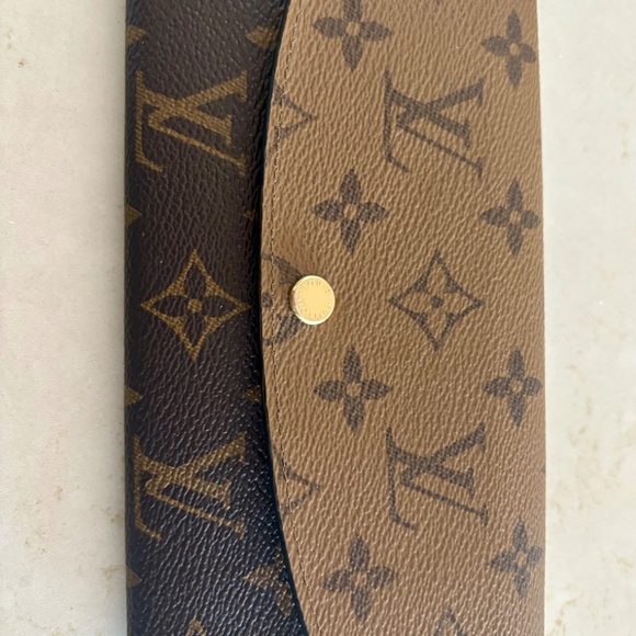 Louis Vuitton Emilie Wallet - Picture 1 of 7